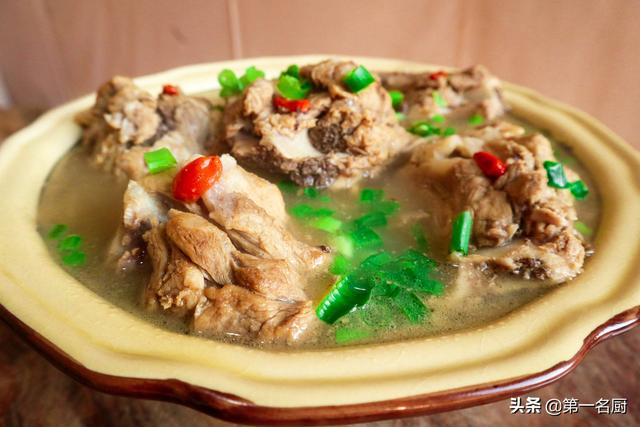 炖排骨汤的做法，清炖排骨汤的做法（放料越多越难吃）