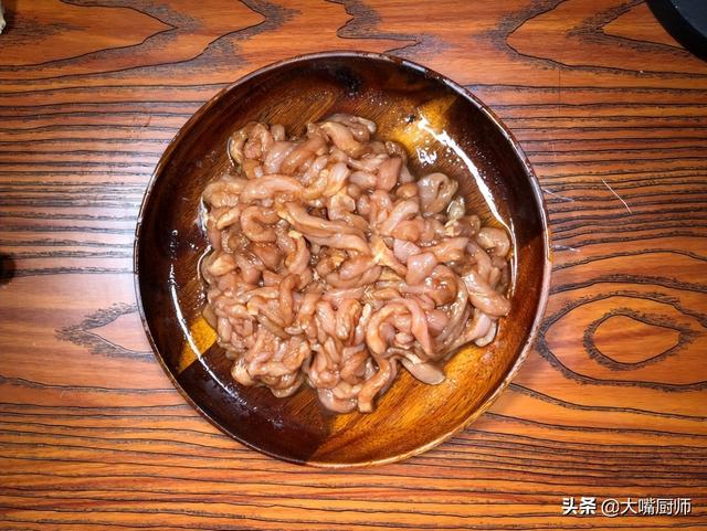 饺子皮怎么做好吃，饺子皮怎么做才好吃（饺子皮别扔了）