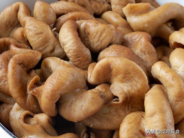 猪大肠怎么洗干净，肥肠怎样洗才干净（一个矿泉水瓶就能洗干净）