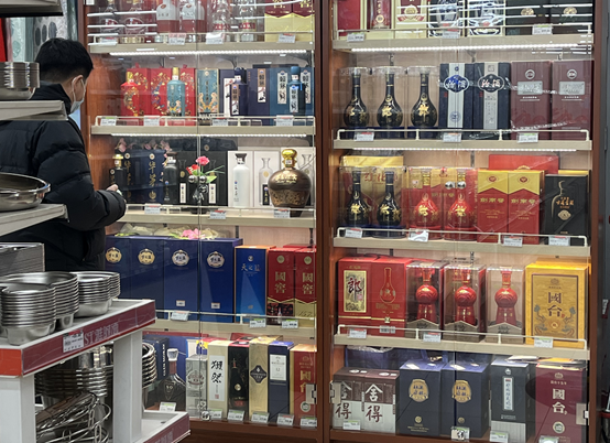 泡大蒜的制作方法，白酒泡大蒜的制作方法（据说“白酒泡大蒜”能让白酒变柔）