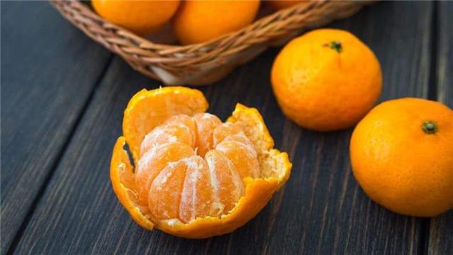 如何自制陈皮陈皮的做法，如何自制陈皮陈皮的做法步骤（吃不完的橘子皮别再扔了）
