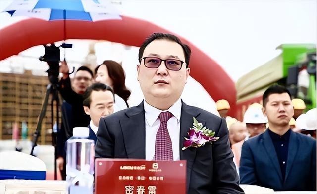 董卿老公密春雷终于现身！将重回工作岗位履职，夫妻俩已消失数月