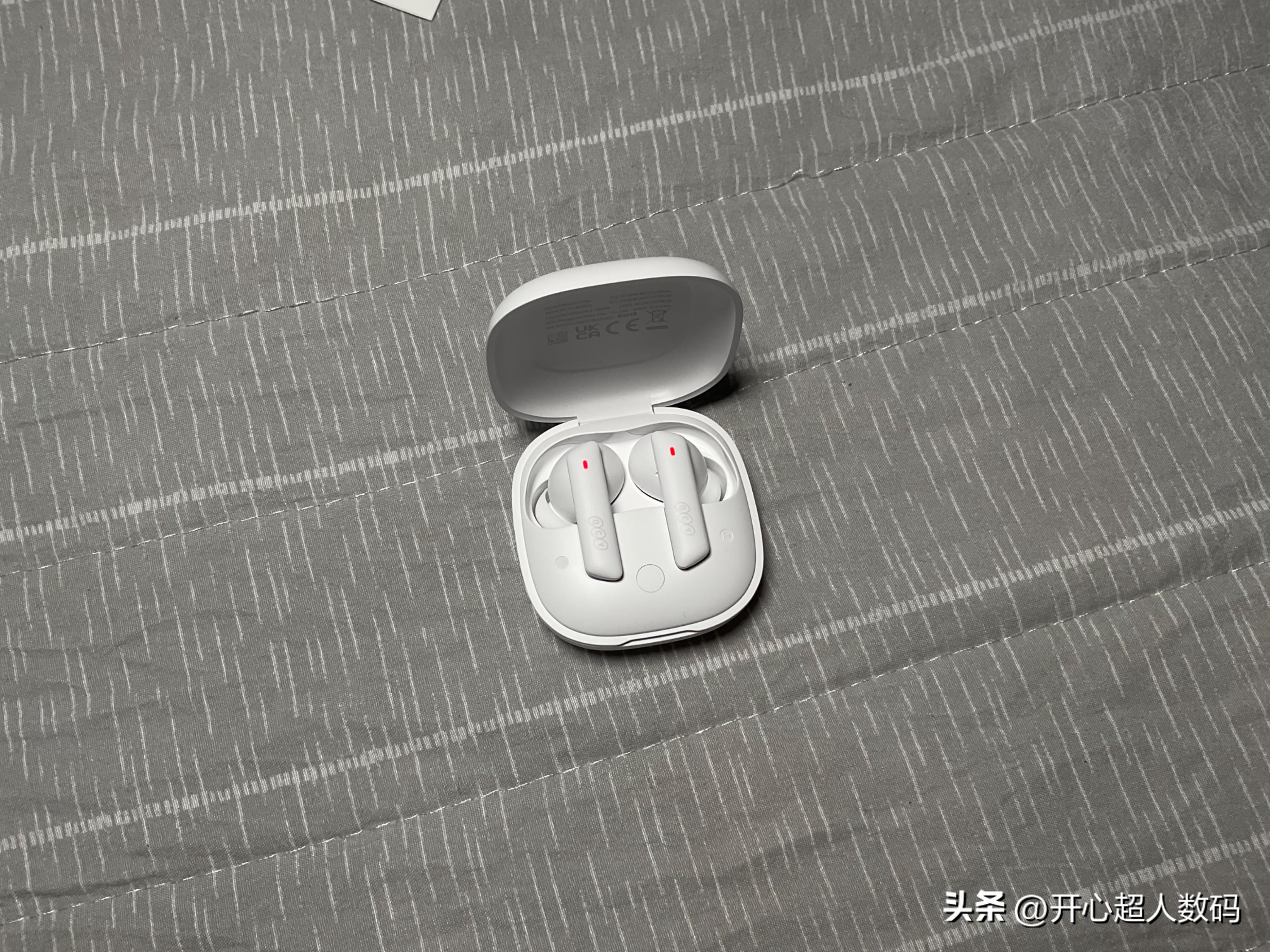 qcy蓝牙耳机，qcy蓝牙耳机怎么样（QCY降噪小方糖蓝牙耳机开箱体验）