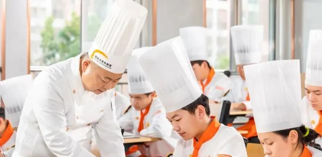 职高和普高有什么区别 哪个好，普高与职高哪个好（普高和职校该选哪一个）