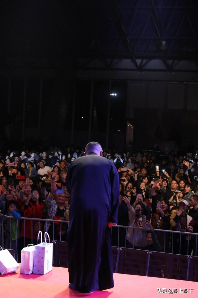 西单女孩上春晚，西单女孩哪年火的（85后农村人岳云鹏六次登上春晚）