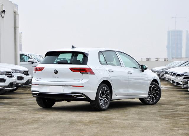 女士奔驰20万左右，女士宝马20万左右（15万、20万、30万都有）