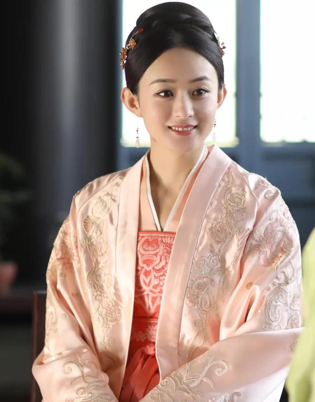 同样在剧里结婚，身着凤冠霞披，鞠婧祎居然不是排名第一