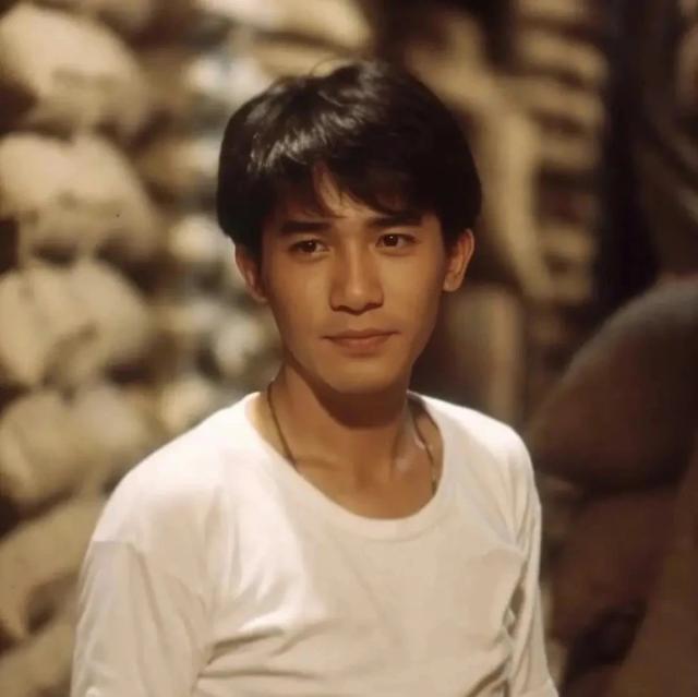 梁朝伟和刘嘉玲，梁朝伟刘嘉玲年轻时合照（酒到浓时香自溢。你为什么嫁我）