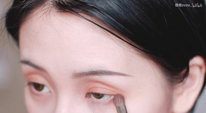 如何化彩妆，如何化彩妆教程视频教程（新手一看就会的4个万能妆容公式）