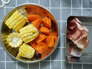 砂锅什么材质的好，金刚煲砂锅是什么材质（冬季煲汤砂锅选购指南）