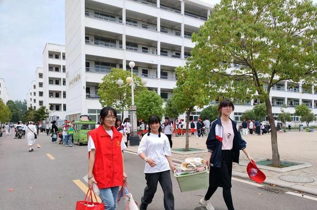 入团积极分子思想汇报，大学入团思想汇报5篇（淮滨高中2022年上期入团积极分子培训阶段性总结）