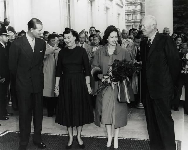 10个历代美国总统在任前后的对比照片，美国史上历任总统（英国女王与历任美国总统的会面）