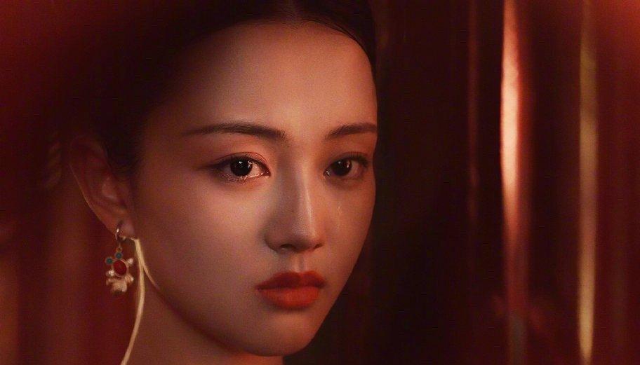 于正新签的女演员引热议,既像吴谨言又像李沁,网友:傻傻分不清