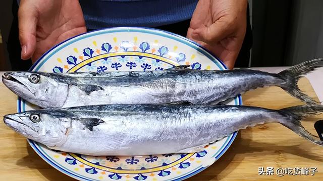 炸好的鱼怎么炖好吃又简单（鲅鱼和这2样食材一起炖）