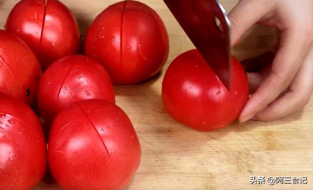 西红柿酱的家庭制作，西红柿酱的家庭制作放盐吗（番茄酱别买着吃了）