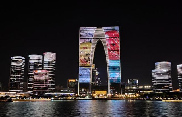 苏州标志性建筑有哪些，苏州标志性建筑有哪些建筑（长三角两大“秋裤”建筑）