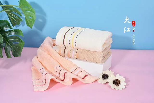 呢大衣怎么洗，双面毛呢大衣怎么洗（在家自己清洗皮毛一体大衣）