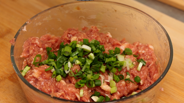 肉饺子馅怎么调好吃，十种经典肉饺子馅调配方法（过年调饺子馅）