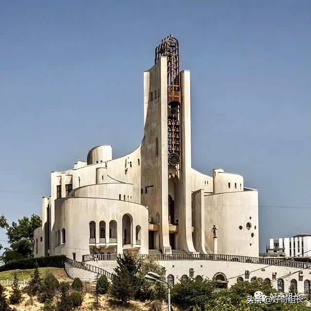 俄罗斯建筑风格，俄罗斯的建筑风格是什么（废土朋克、未来乌托邦、外星人基地）