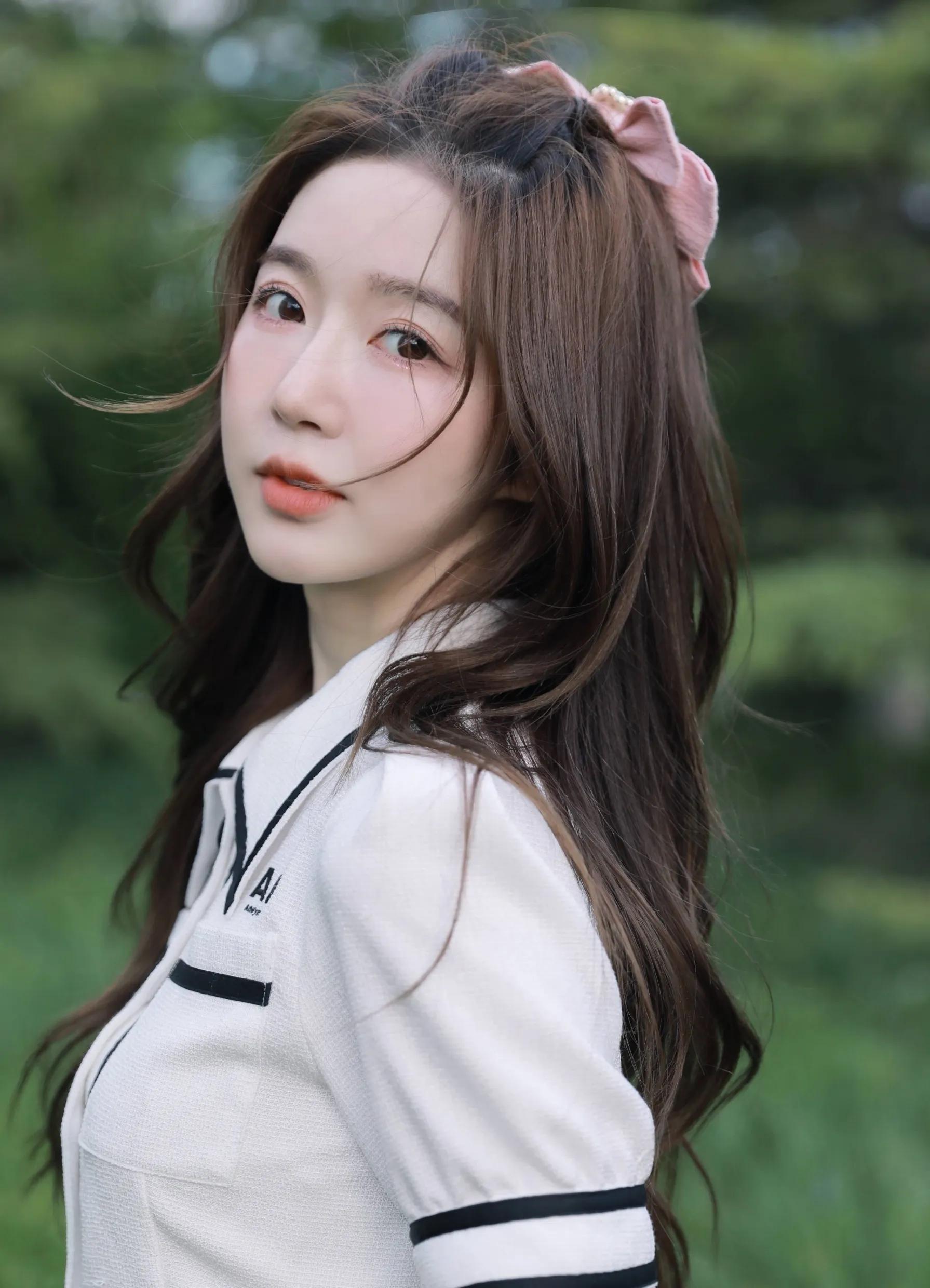 "宝藏女孩"伍雅露