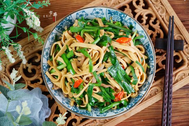 韭菜炒千张丝怎么炒，韭菜炒千张怎样炒好吃（很多人还不知道做法）