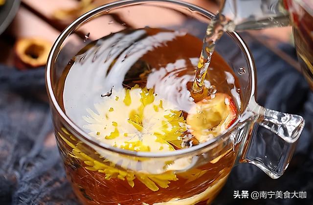 花茶搭配表，简要介绍花茶的各种搭配常见的有哪一些（菊花茶的4样“神仙搭配”）