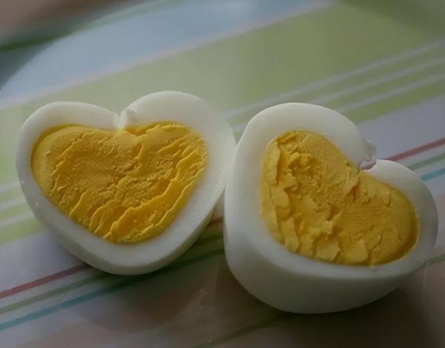 一天吃两个鸡蛋，一天吃2个鸡蛋好吗（不同人群有不同的吃法）