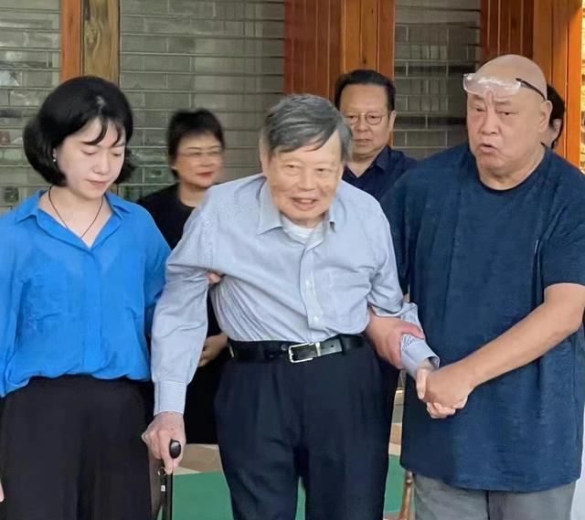 达令是什么意思，达令是什么意思含义（好友曝杨振宁再婚后得过三场重病）