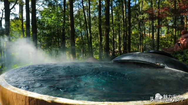 冬日泡温泉好惬意，安宁人冬天不可少的惬意