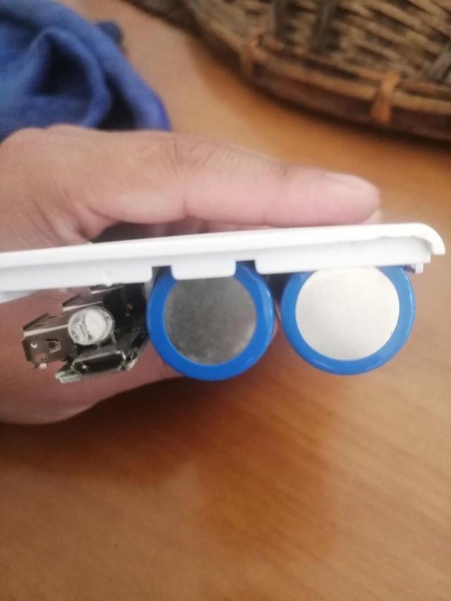 自助充电宝拆解，充电宝内面藏着你不知道的秘密