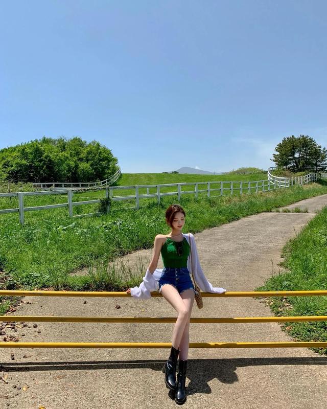 蚜虫靠吃什么为生，蚜虫吃植物的什么部位（菜地里的搬运工——蚂蚁）