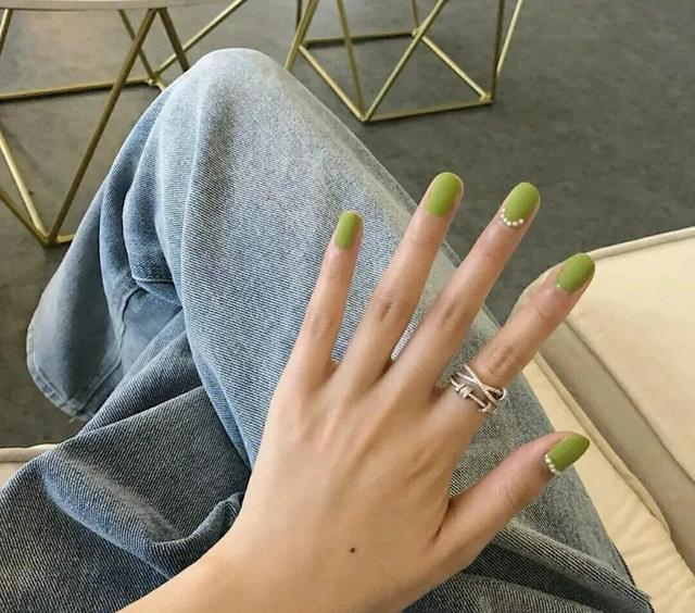 手黑黄适合的美甲颜色，适合黄黑皮的指甲油颜色（美甲♥适合黑黄皮的美甲）