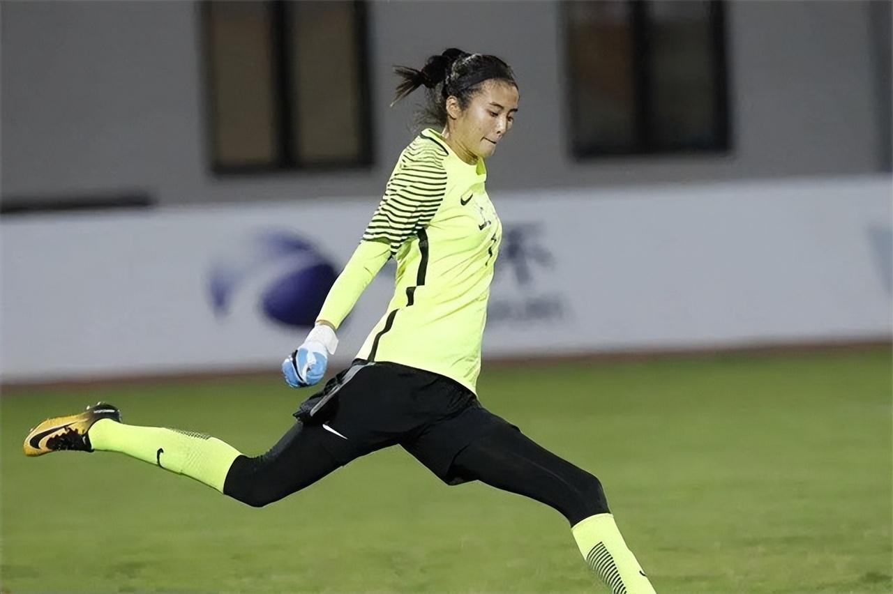 中国女足门将(女足最美门将赵丽娜) - 青木春