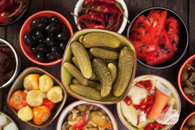 酸菜是什么菜做的，酸菜是什么菜（吃酸菜到底会不会致癌）