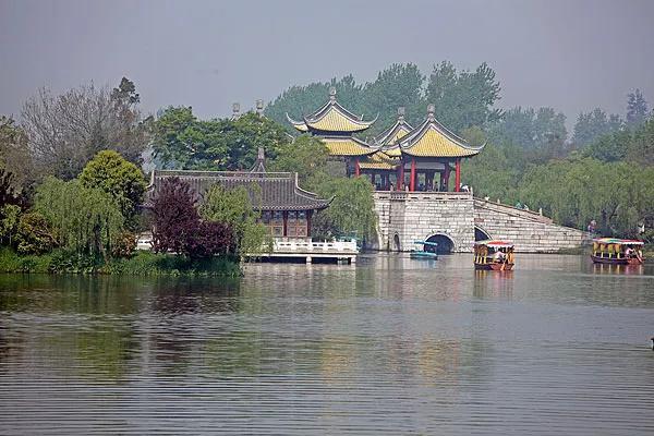 描写扬州美景的句子，形容扬州的美景（散文：春风又临扬州城）