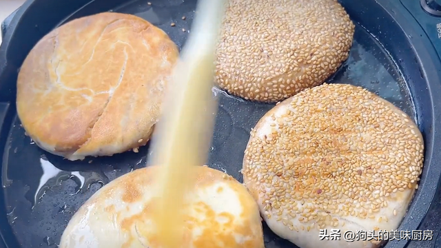 香酥芝麻烧饼的做法和配方，正宗油酥烧饼的做法和配方（分享自制麻酱烧饼）