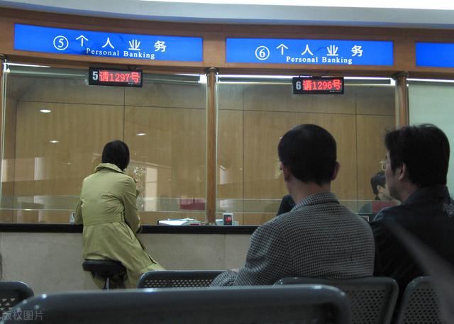 周末银行上班时间，银行周末上班吗（大多中老年客户都不知道其实周末不但能跨行转账）