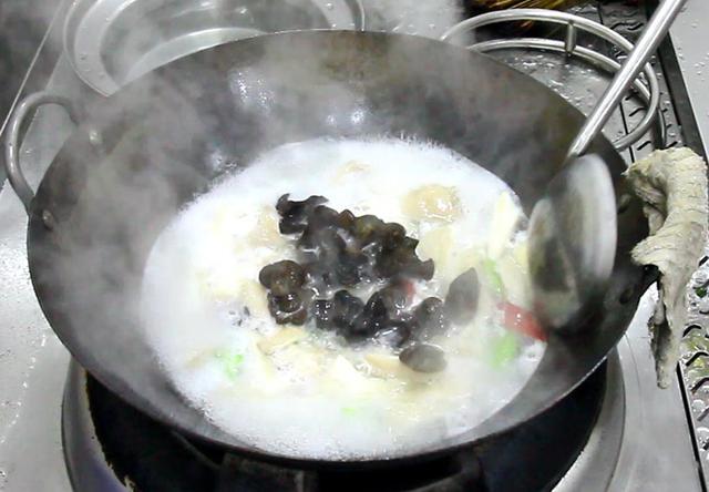 蘑菇怎么做好吃，香菇怎么做好吃视频（分享5种不同做法）