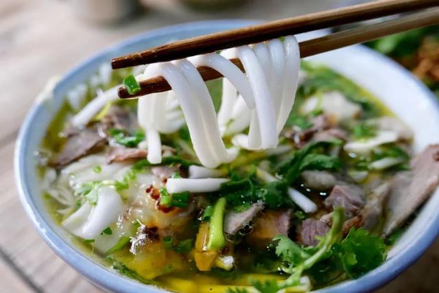 贵阳有什么好吃的，贵阳十大好吃的菜（入夏必去的美食之都）