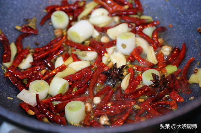 辣子鸡怎么炒才嫩，辣子鸡怎么炒才嫩不柴（大厨教你一招）