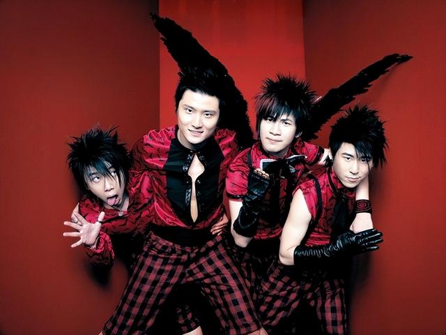 花儿乐队解散13年，大张伟人生逆袭，“拖油瓶”队友终于被甩开