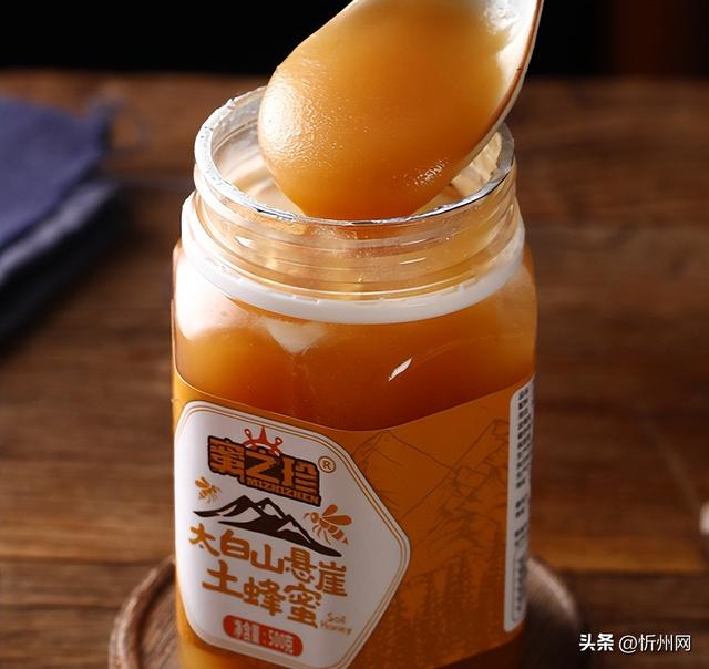 牛奶蜂蜜可以一起喝吗，纯牛奶可以和蜂蜜混合一起喝吗（这六种食材搭配蜂蜜相得益彰）