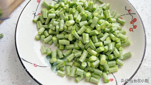 只有面粉可以做什么好吃的，面粉可以做什么好吃的（面粉里加入1把黑芝麻）