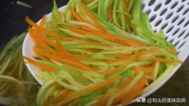 用平底锅做的鸡蛋卷为什么不脆，为什么自己做的鸡蛋卷不脆（孩子点名要吃的菜卷）