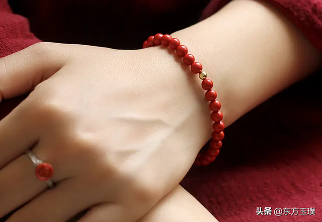 为什么戴朱砂不能让别人看到，为什么戴朱砂不能让别人看到佛弟子能戴朱砂饰品吗（佩戴朱砂的禁忌）