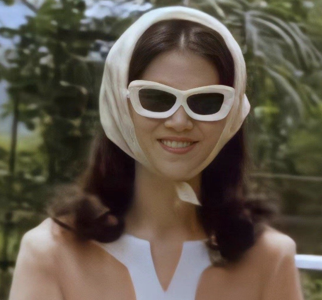 新疆摘棉花是什么梗，张智霖戴头巾摘棉花被阿姨误认为20多岁