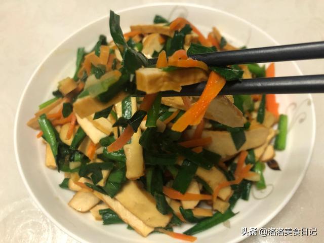 干炒韭菜怎么做，干煸韭菜的做法（大火快炒满屋飘香）