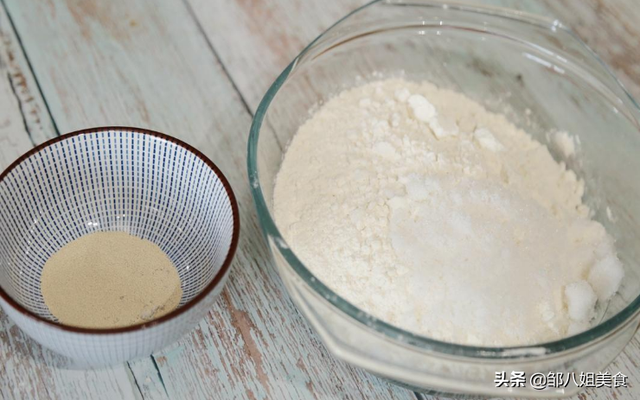 300克面粉大概是几碗，500克面粉放多少水做包子（面粉和酵母的比例是多少）