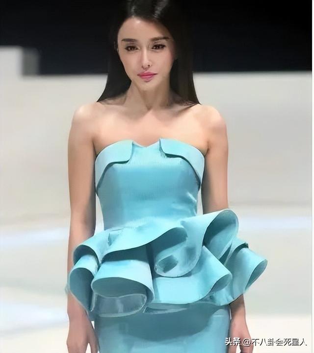 看不起人的图片，鄙视你图片（明星的早期照片）
