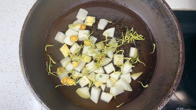 正确煮梨水的方法，煮梨的正确方法（雪梨加这2样一起煮）